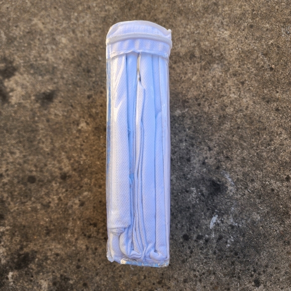 Isaac Mizrahi white polka dot tablecloth NWT - Picture 7 of 8